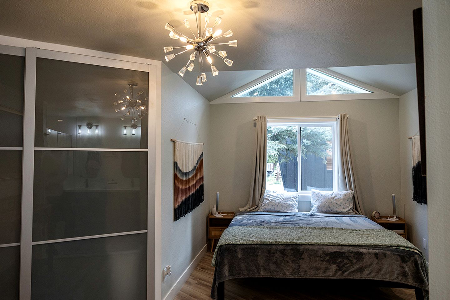 Riverside Mountain Dome with Luxurious Amenities in Bailey, Colorado