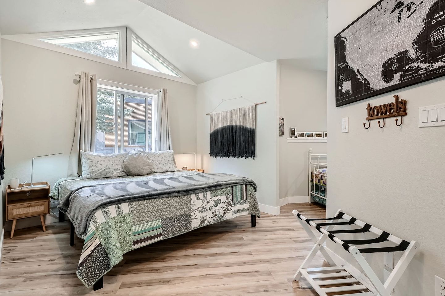 Riverside Mountain Dome with Luxurious Amenities in Bailey, Colorado