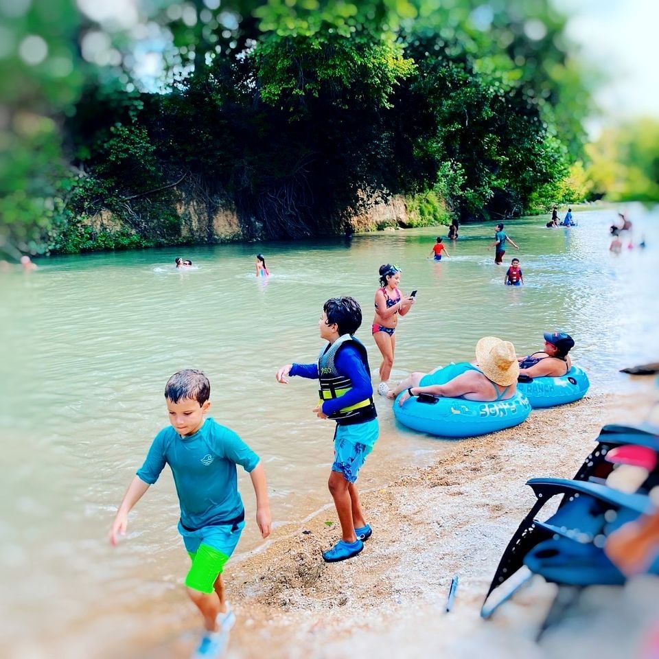 Riverside Glamping Getaway Perfect for a Family: Luxurious Safari Tent on the San Marcos River near Kingsbury, Texas