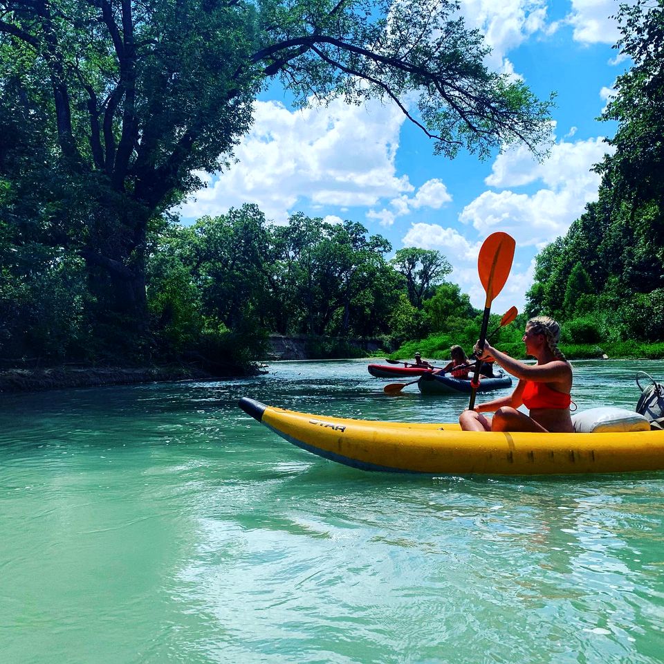 Riverside Glamping Getaway Perfect for a Family: Luxurious Safari Tent on the San Marcos River near Kingsbury, Texas