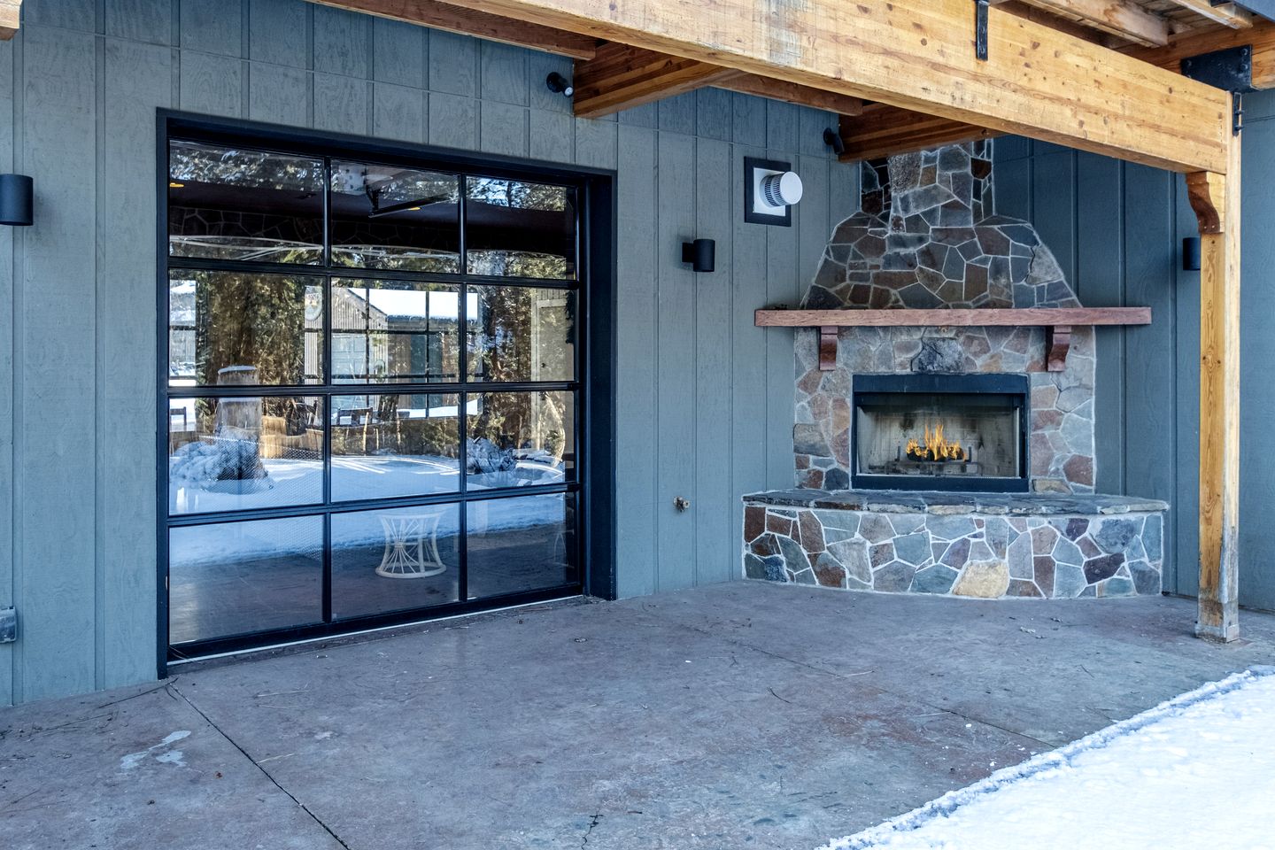Riverfront Cabin with Modern Loft Interior in Leavenworth, Washington