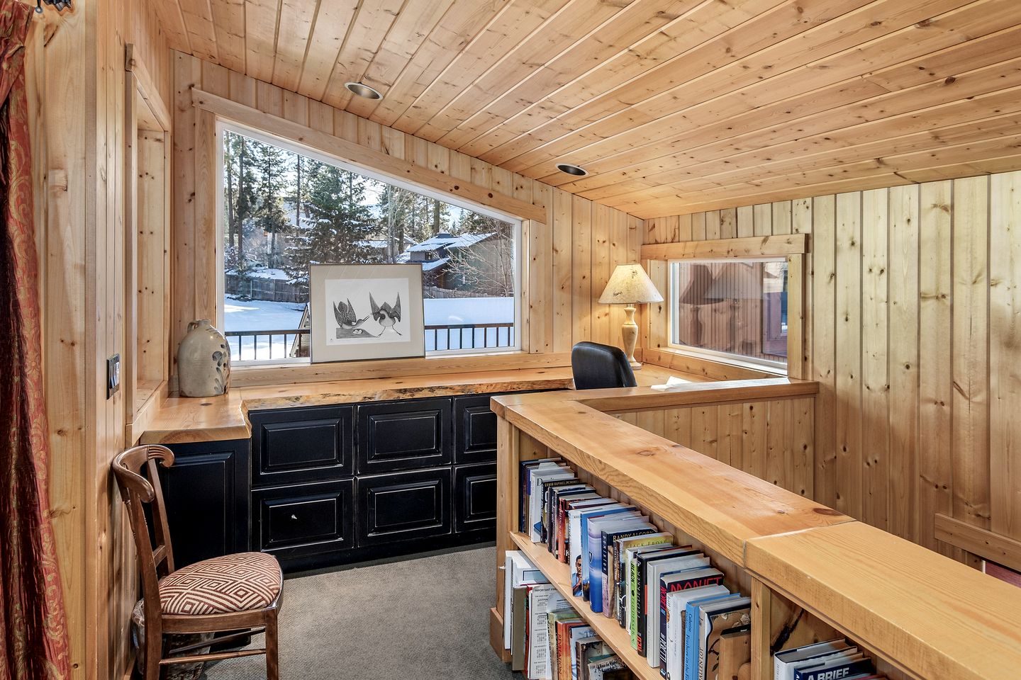 Riverfront Cabin with Modern Loft Interior in Leavenworth, Washington