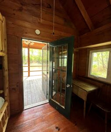 Cabins (United States of America, Belfast, Maine)