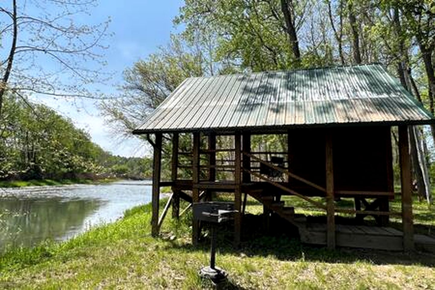 Secluded Riverside Cabin Retreat for 2 in Belfast, NY