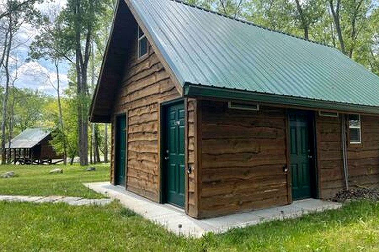 Cabins (United States of America, Belfast, Maine)