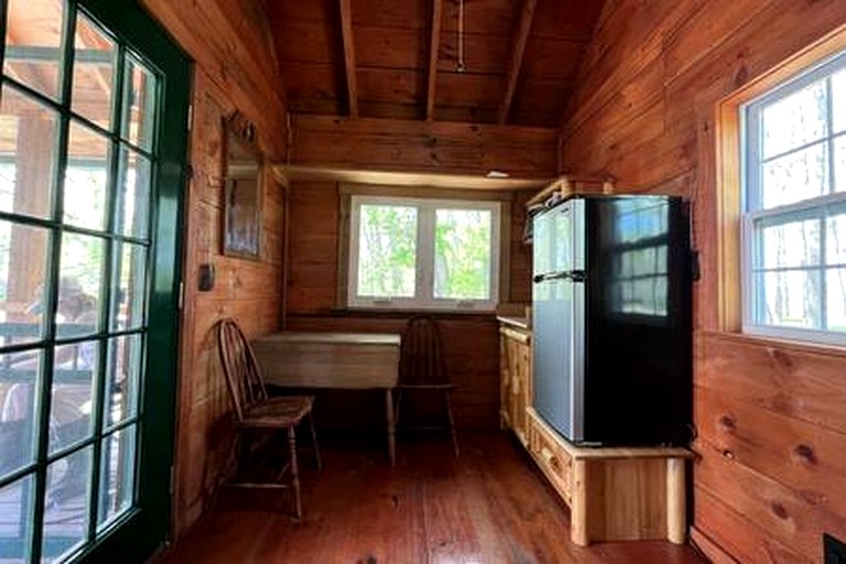 Cabins (United States of America, Belfast, Maine)