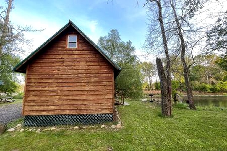 Cabins (United States of America, Belfast, Maine)