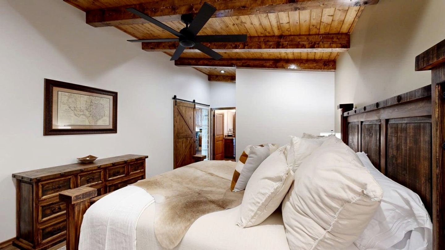 Tranquil Riverfront Retreat with Pool Table and Firepit near the Brazos River in Riverside, Texas