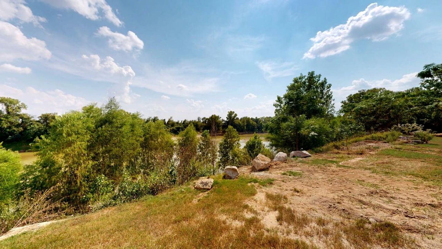 Tranquil Riverfront Retreat with Pool Table and Firepit near the Brazos River in Riverside, Texas