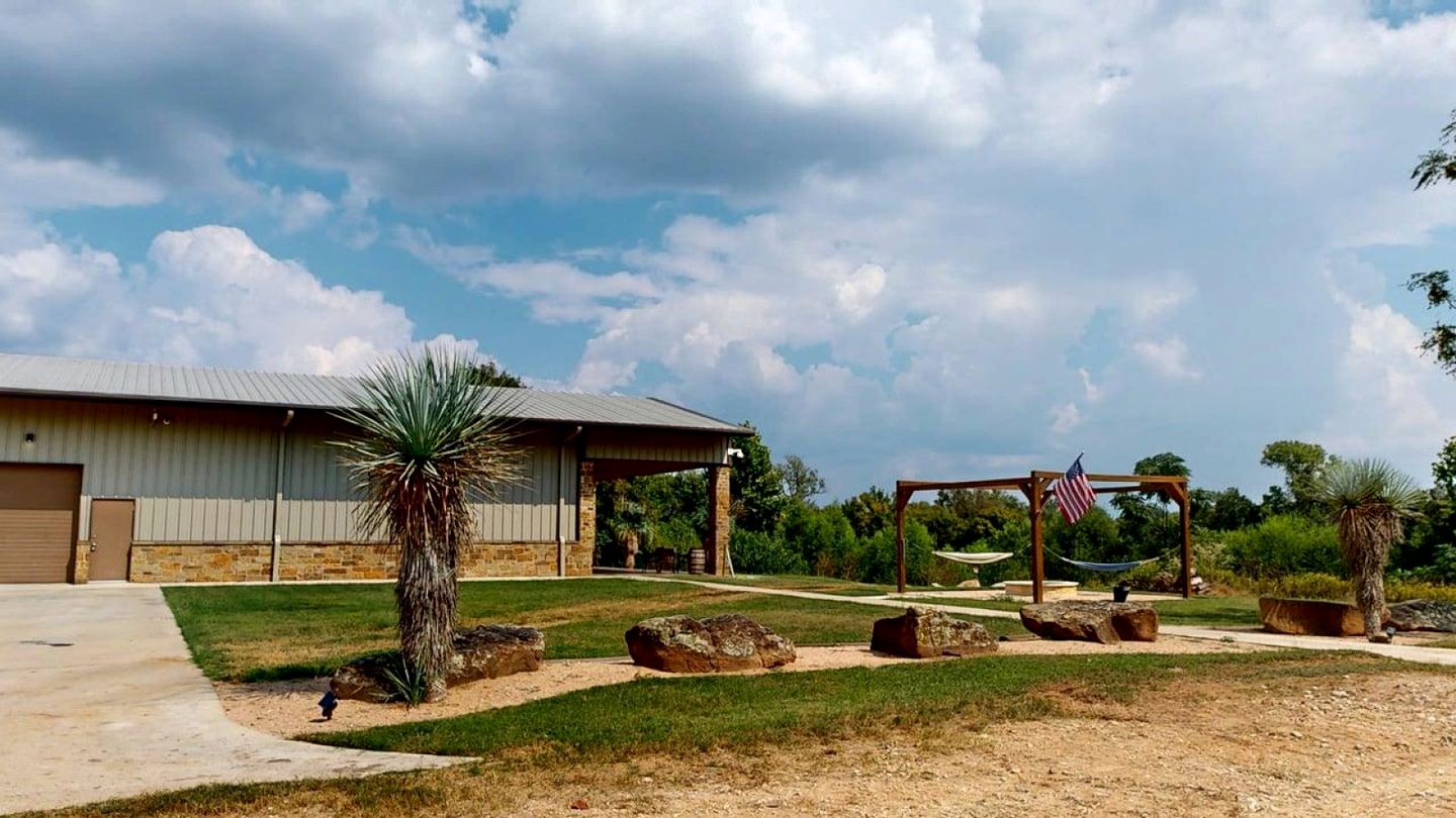 Tranquil Riverfront Retreat with Pool Table and Firepit near the Brazos River in Riverside, Texas