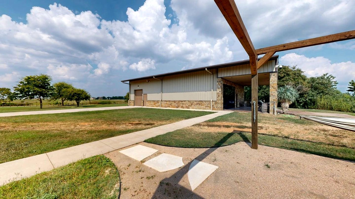 Tranquil Riverfront Retreat with Pool Table and Firepit near the Brazos River in Riverside, Texas