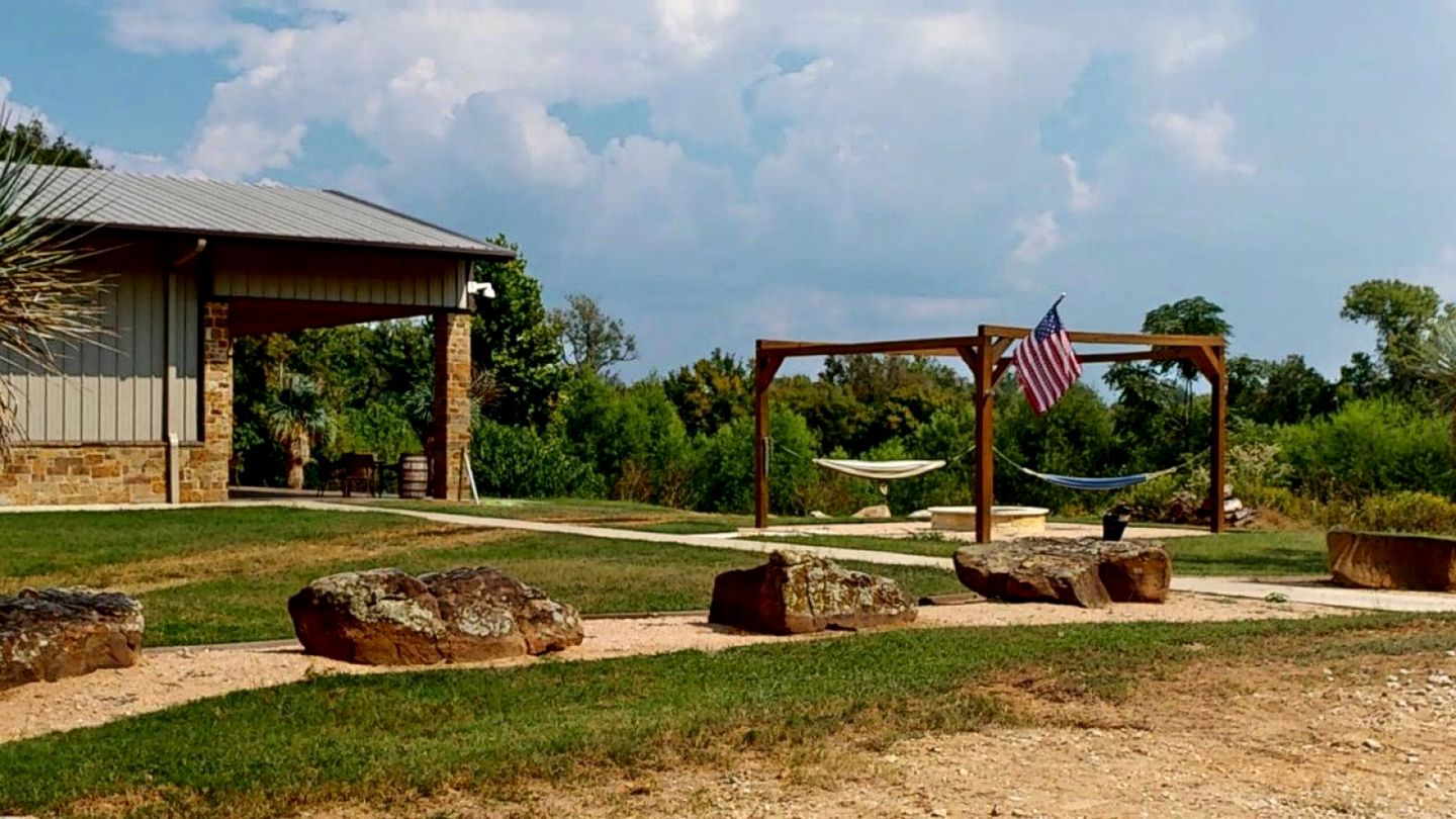 Tranquil Riverfront Retreat with Pool Table and Firepit near the Brazos River in Riverside, Texas