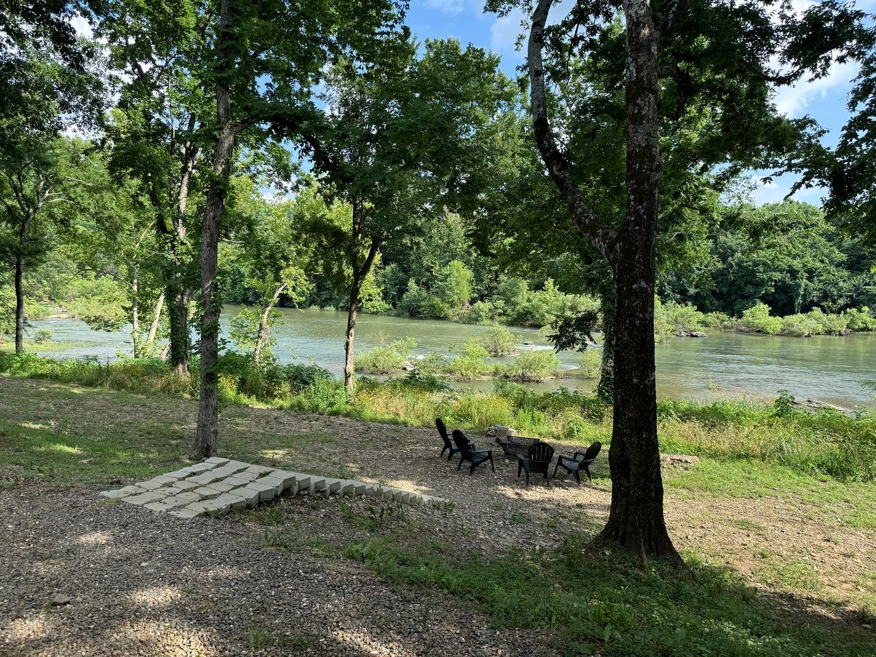 Riverside Pet Friendly Cabin with Hot Tub and Firepit on Glover River, Broken Bow, OK