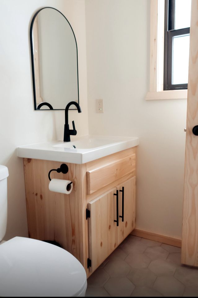 Riverside Retreat: Unwind in a Cabin with Private Steam Sauna on the Pine River