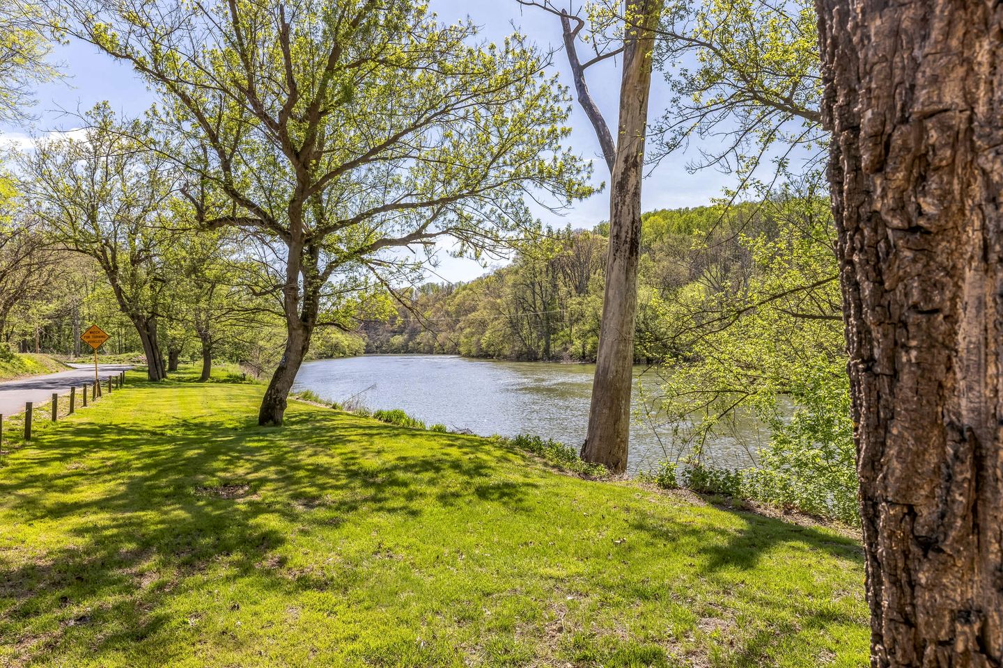 Serene Riverside Getaway with Hot Tub and Panoramic Views in Shenandoah, Virginia