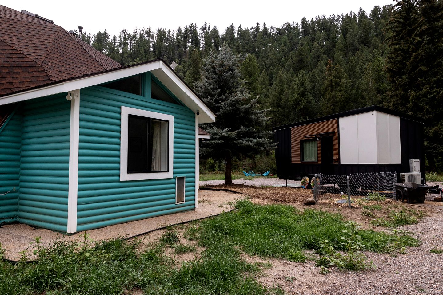 Cozy Riverside Tiny Home with Hot Tub & Sauna near Gold Medal River in Bailey, Colorado