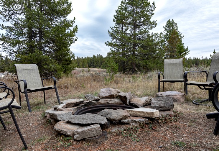 Stunning 4-Bedroom Idaho Cabin Retreat – Your Mountain Escape Awaits!