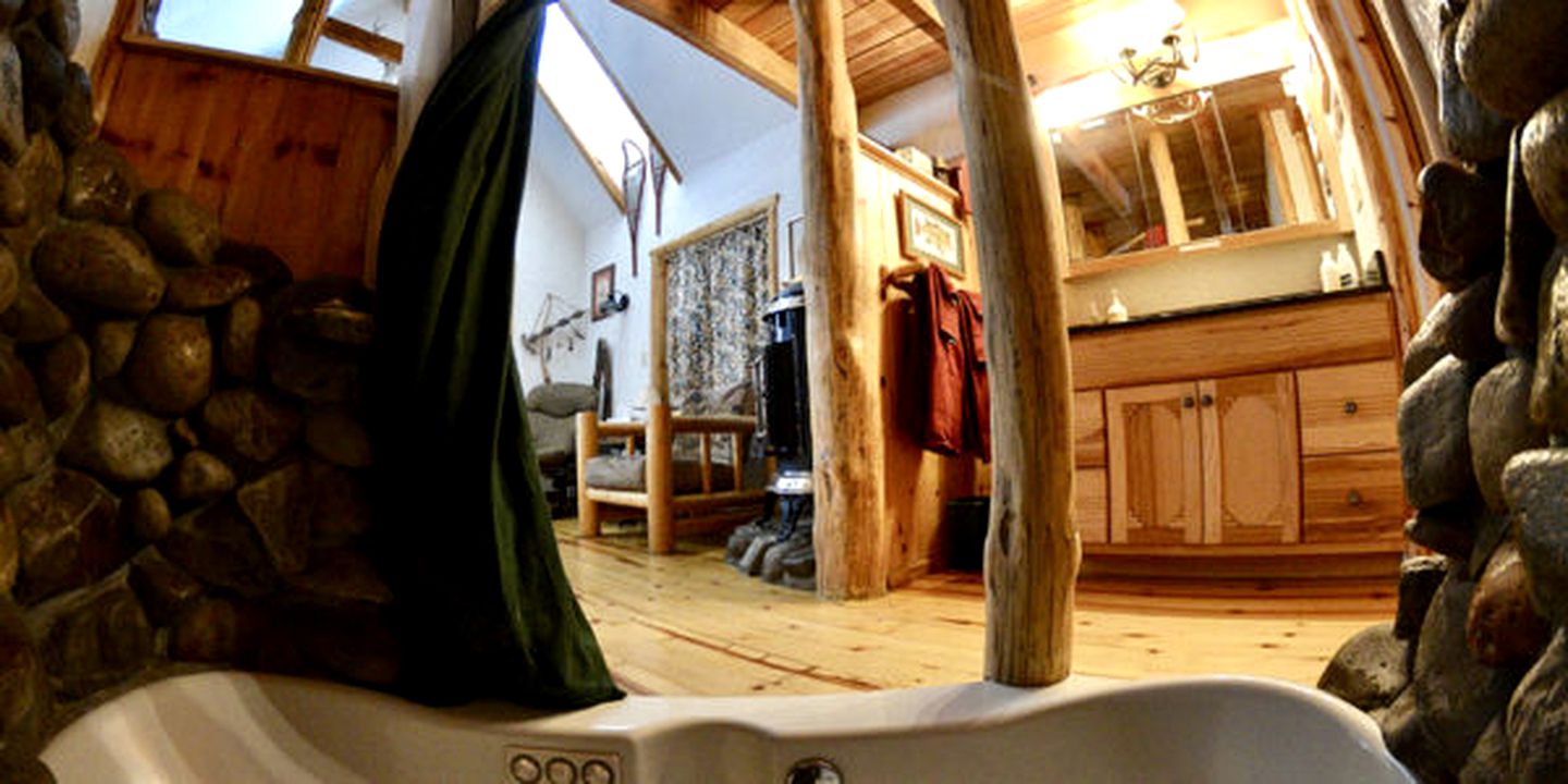 Pet-Friendly Cabin Room on an Off-the-Grid Site in Truckee, California