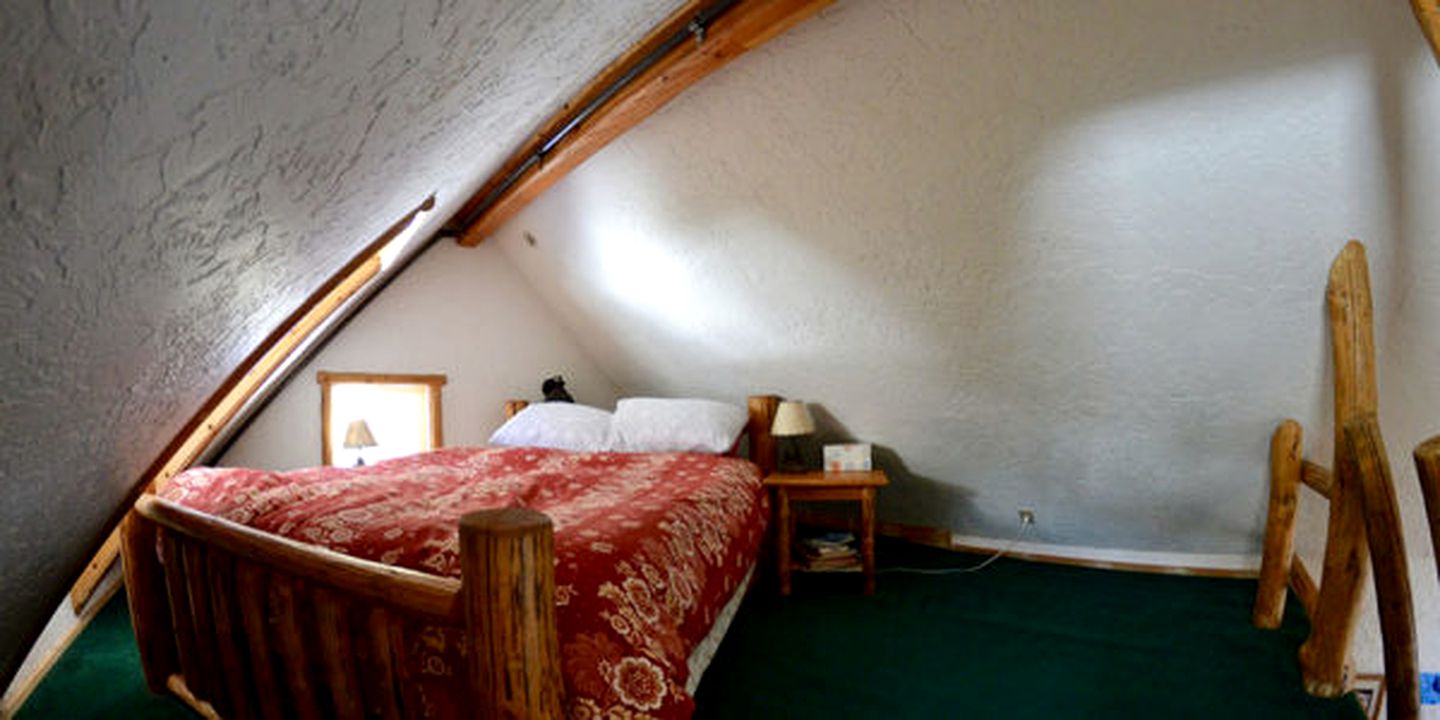 Pet-Friendly Cabin Room on an Off-the-Grid Site in Truckee, California