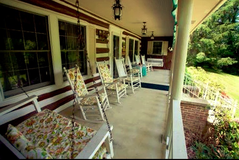 Roan Mountain Bed and Breakfast, Nature Lodges 27440, Roan Mountain, United States of America