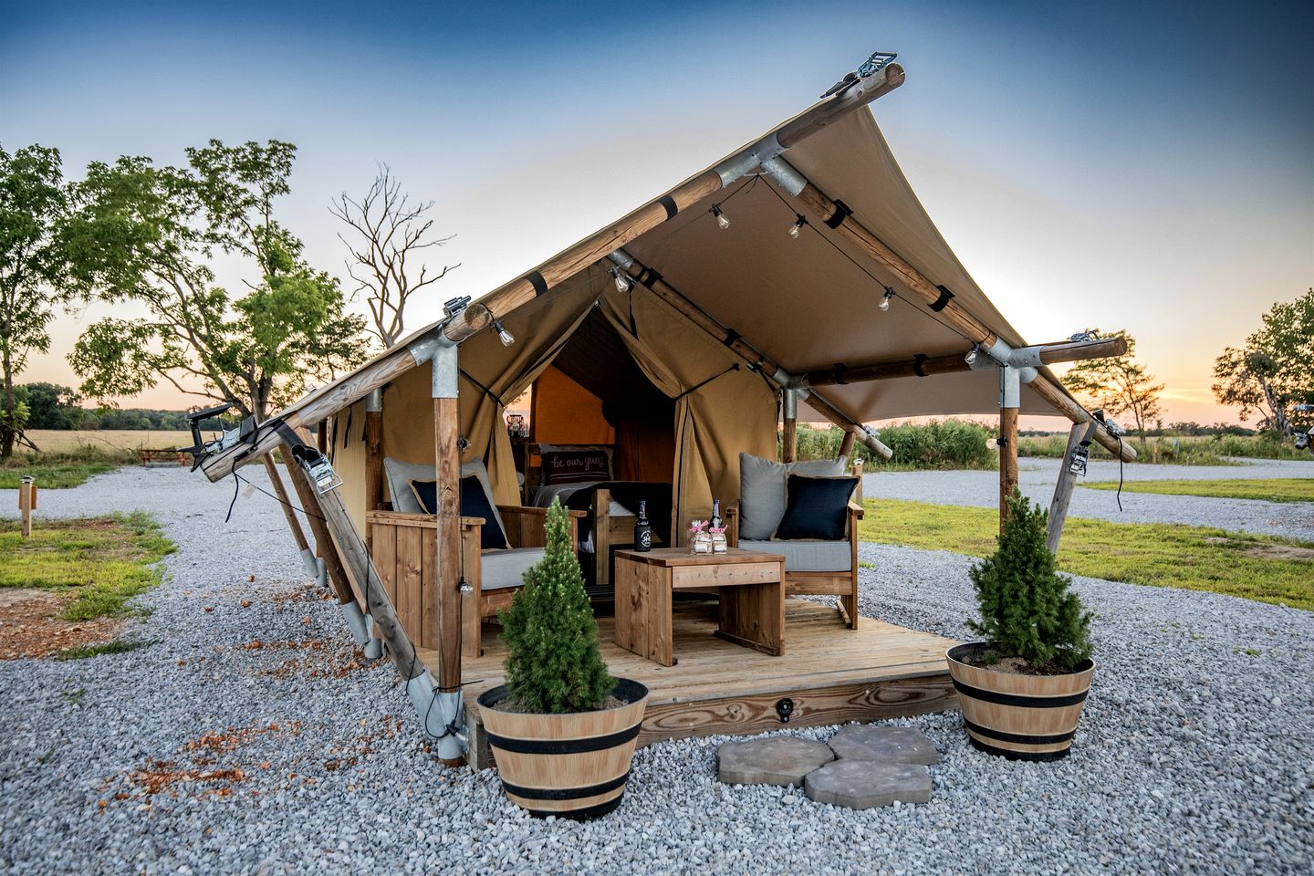 Gorgeous Tented Cabin Close to Great Hiking Trails in Cassville, Missouri