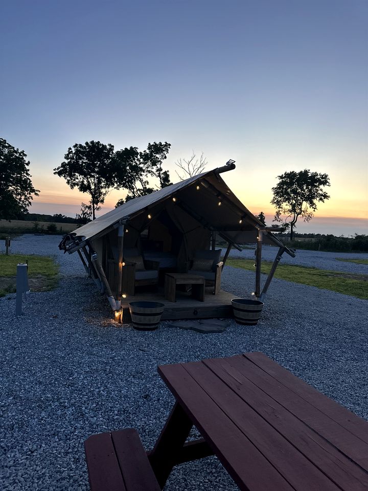Gorgeous Tented Cabin Close to Great Hiking Trails in Cassville, Missouri