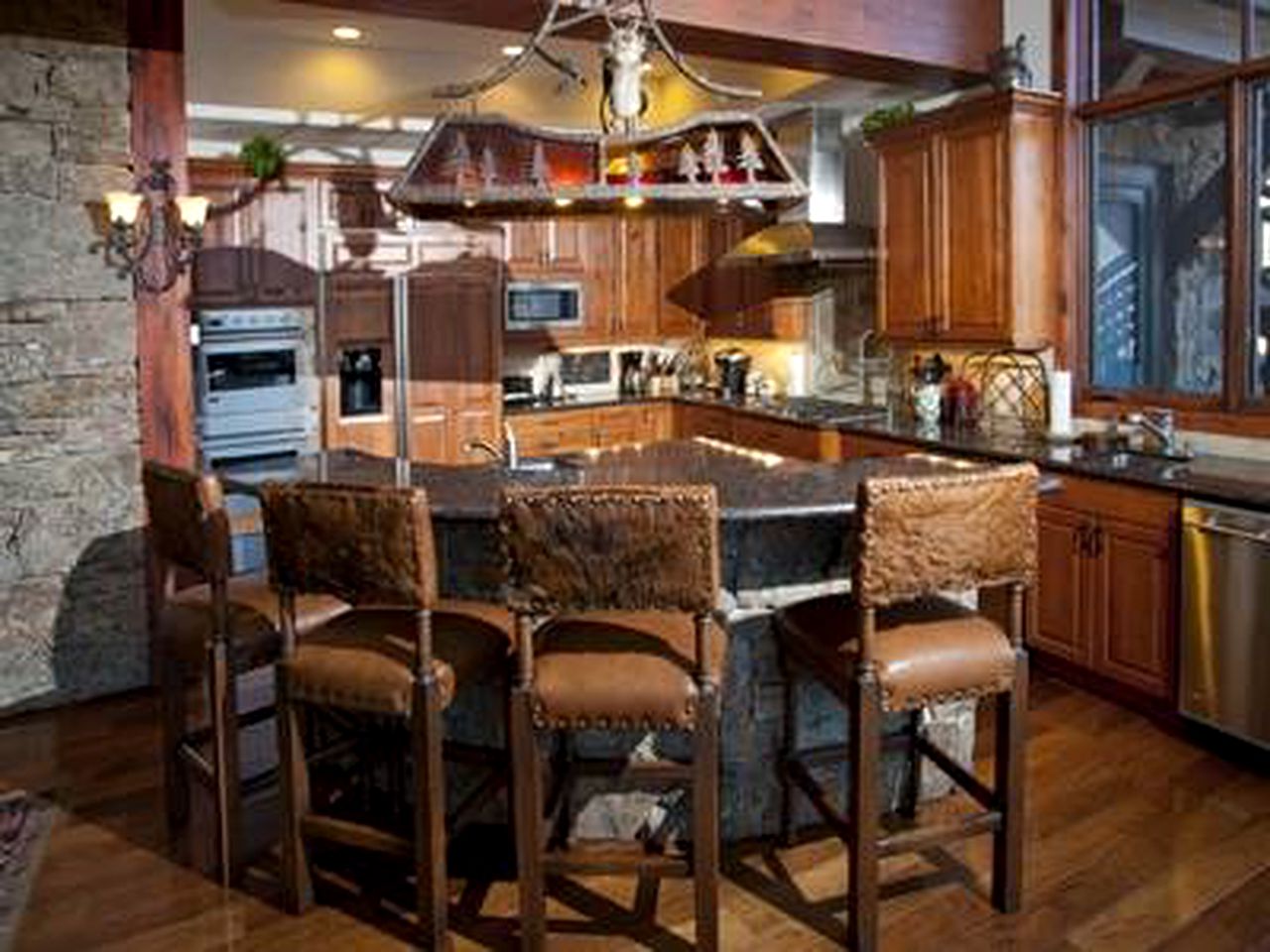 Stunning Family-Friendly Getaway with a Hot Tub and Fire Pit in Vail, Colorado