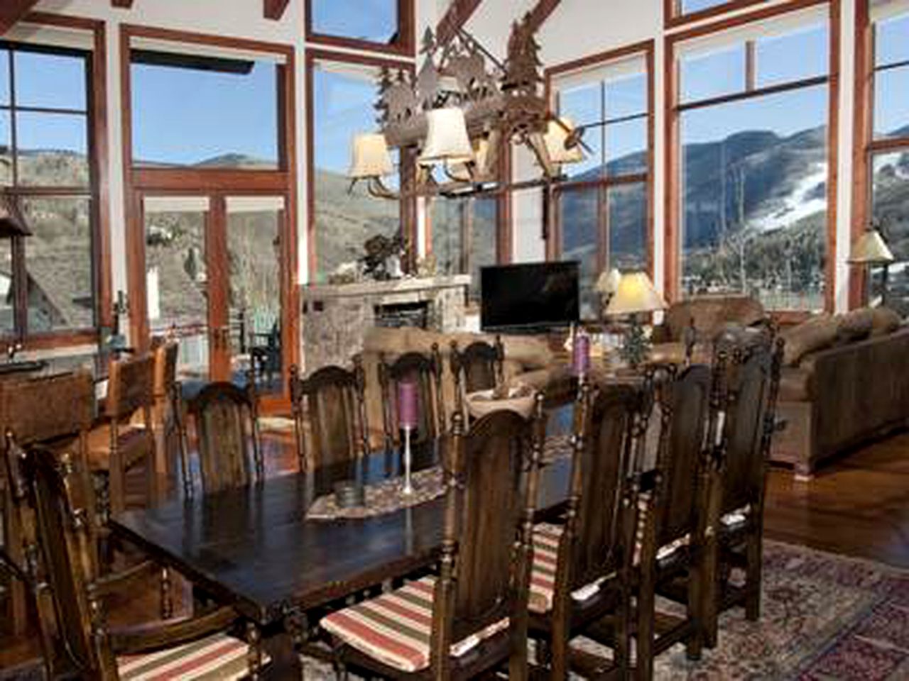 Stunning Family-Friendly Getaway with a Hot Tub and Fire Pit in Vail, Colorado