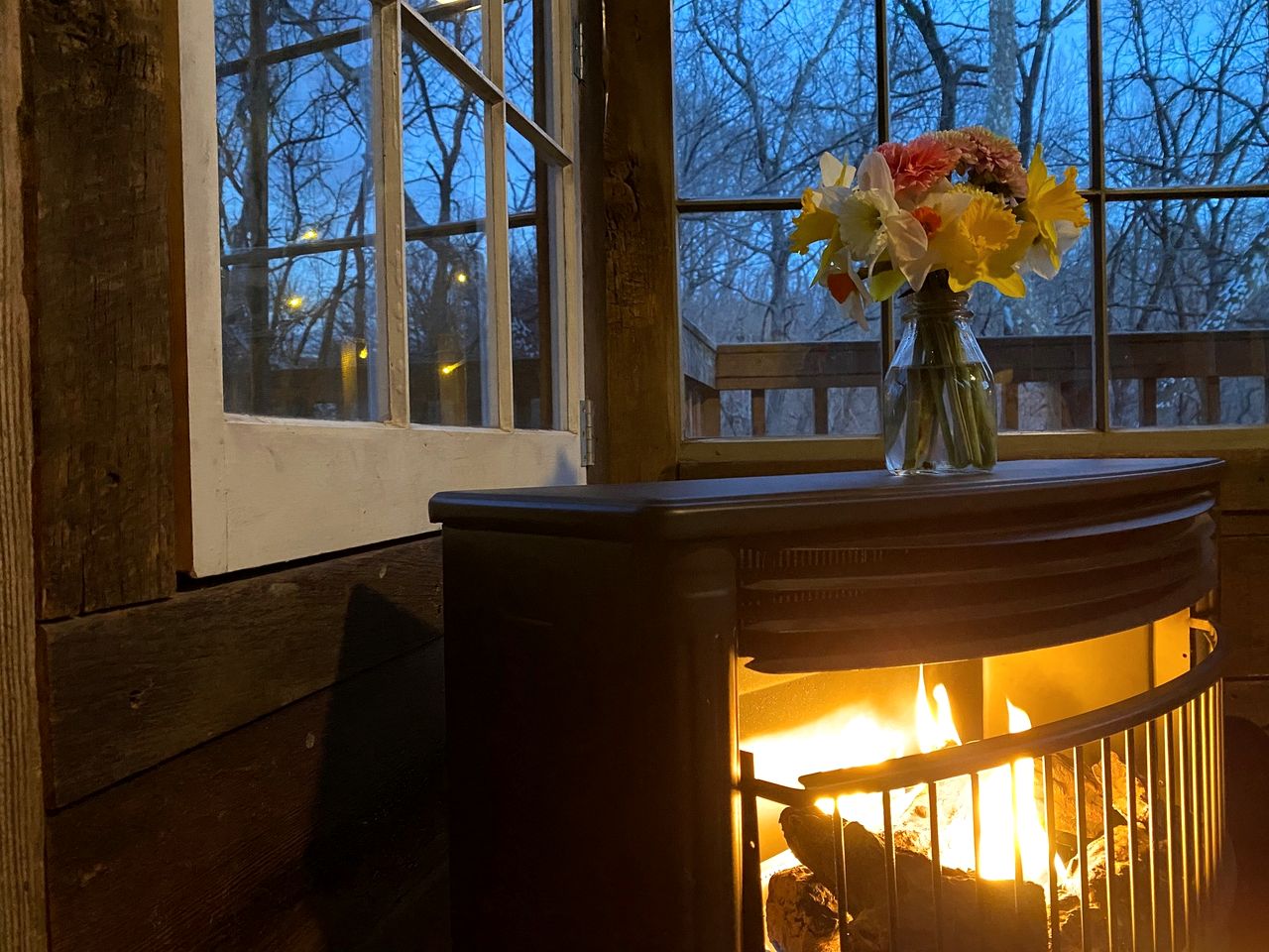 Magical Tree House Rental near Kansas City for Glamping in Missouri