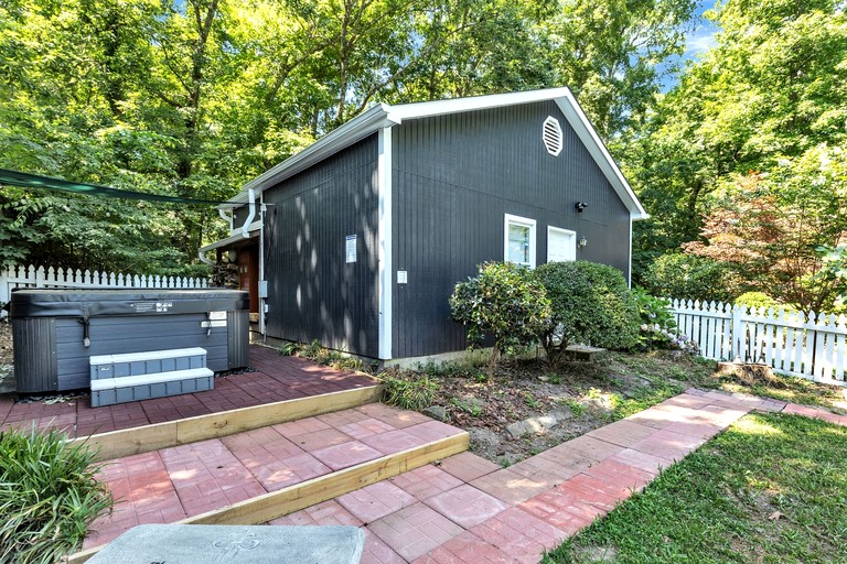 Amazing Cottage with Swimming Pool in Chapel Hill, North Carolina