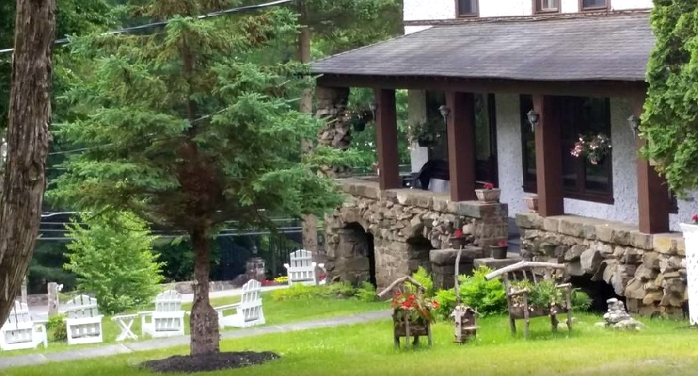 Gorgeous Romantic Cabin with Free Wi-Fi near Saratoga Springs, New York