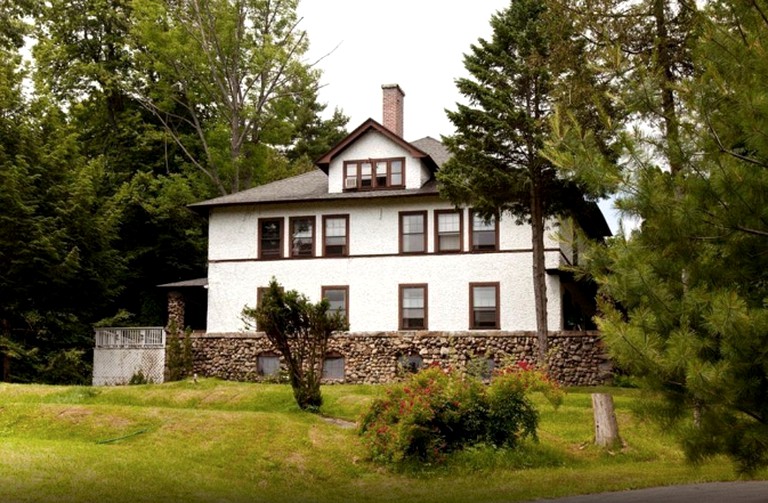 Cabins (Lake George, New York, United States)