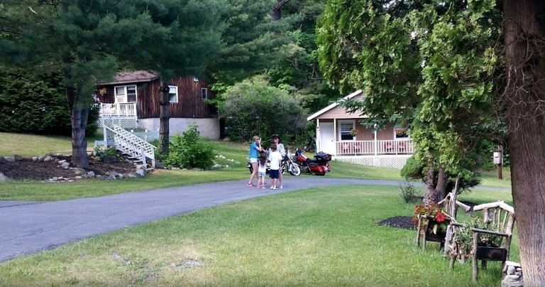 Cabins (Lake George, New York, United States)