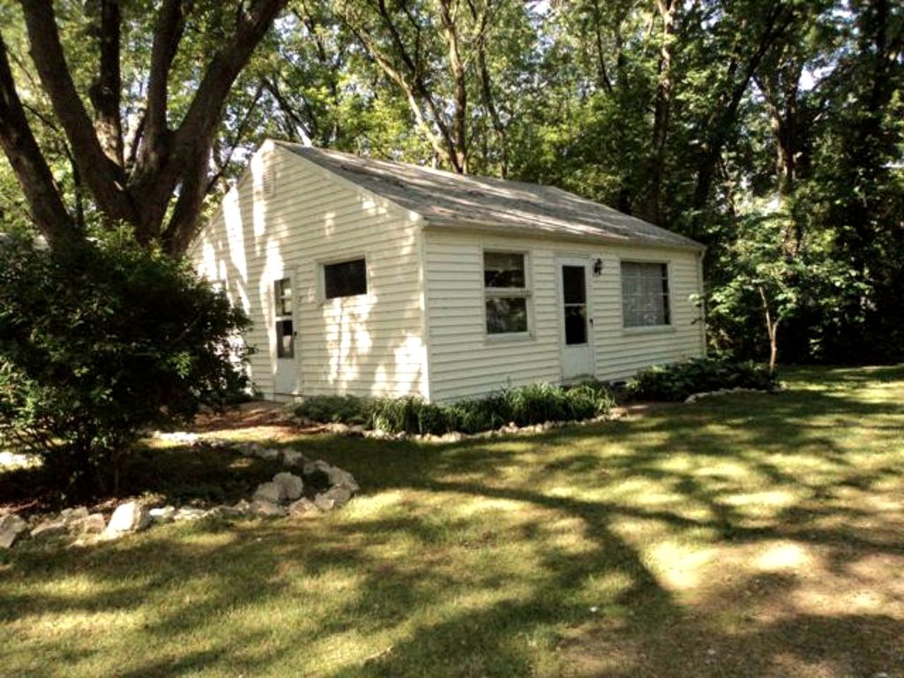 Secluded Cottage Rental in the Trees by Lake Erie, Ohio