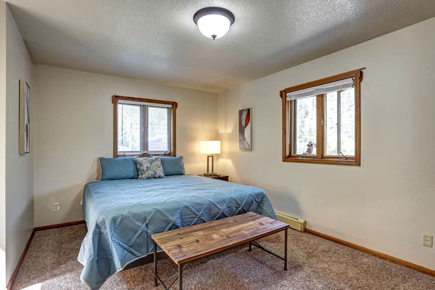 Serene Pine-Surrounded Cabin Retreat near Mount Rushmore in South Dakota