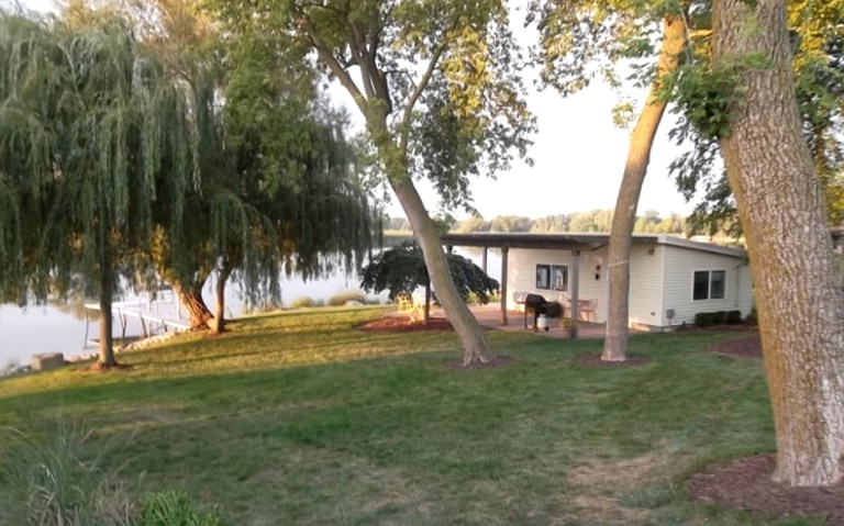 Cabins (Horicon, Wisconsin, United States)