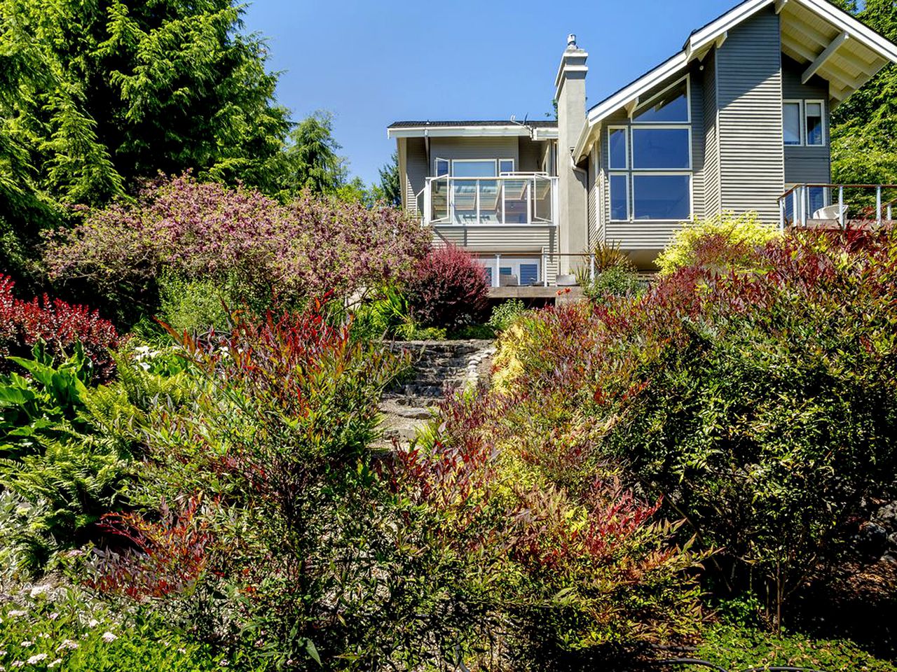 Romantic Getaway with Cozy Fireplace on Bainbridge Island, Washington