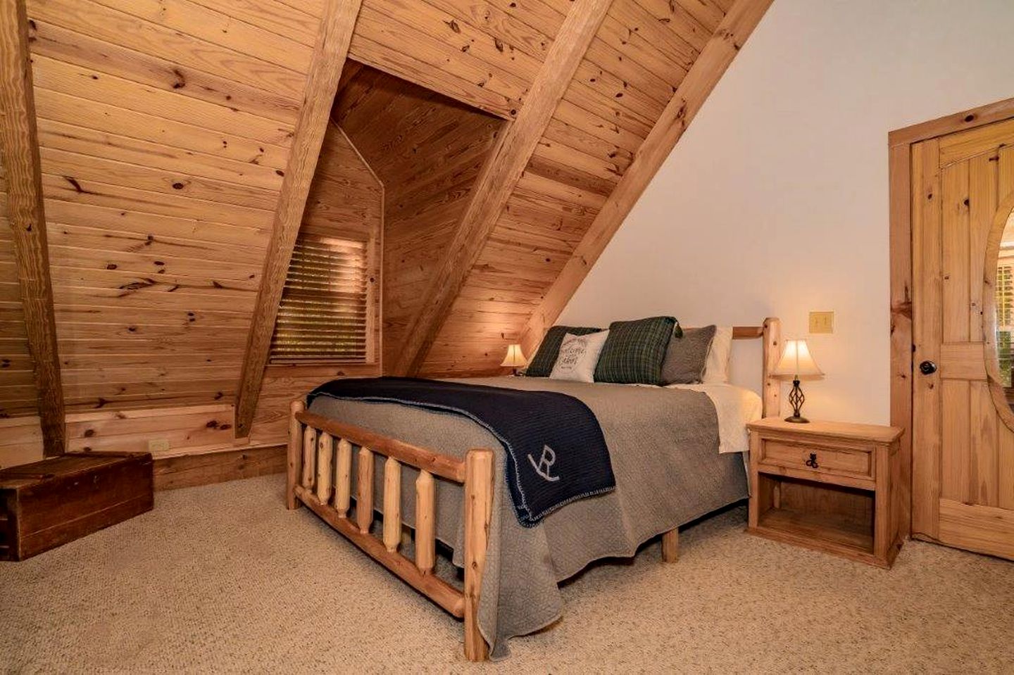 Retreat to the Smokies: Glamping Cabin with Hot Tub and Games Room