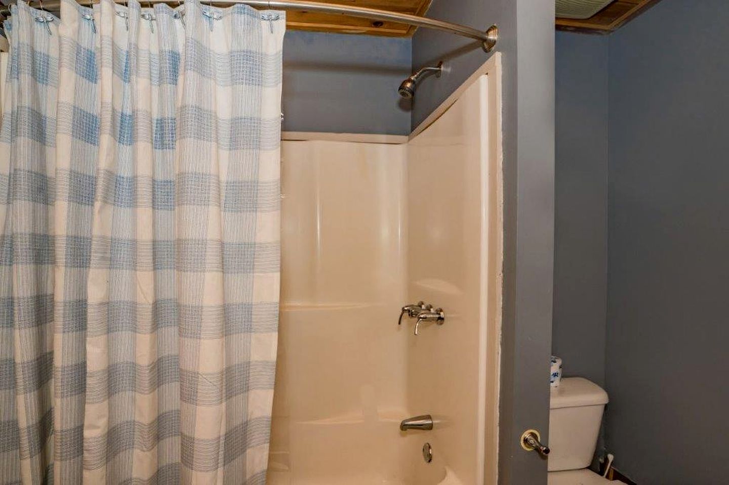 Retreat to the Smokies: Glamping Cabin with Hot Tub and Games Room