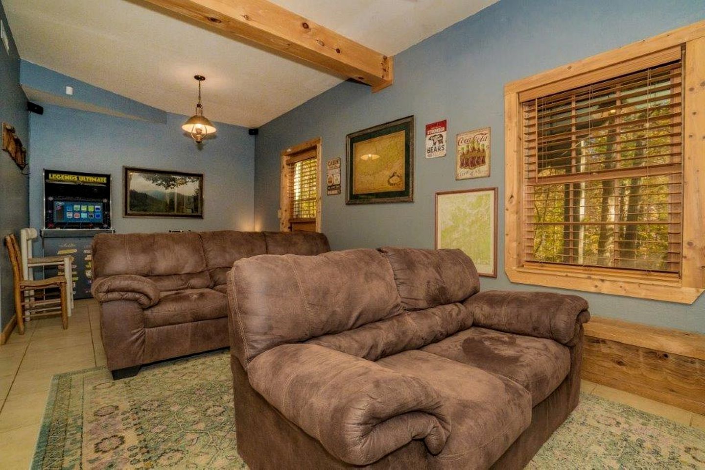 Retreat to the Smokies: Glamping Cabin with Hot Tub and Games Room