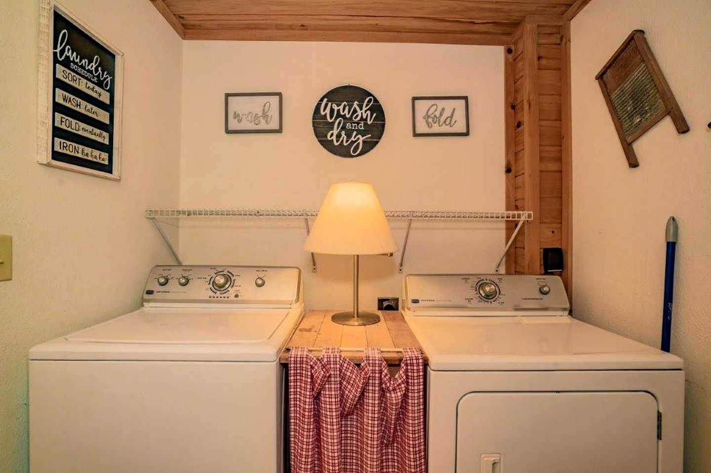 Retreat to the Smokies: Glamping Cabin with Hot Tub and Games Room