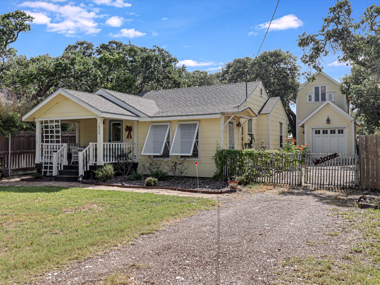 Charming Historic Beach House with Oak-Shaded Yard near Shore & Dining in Rockport, Texas
