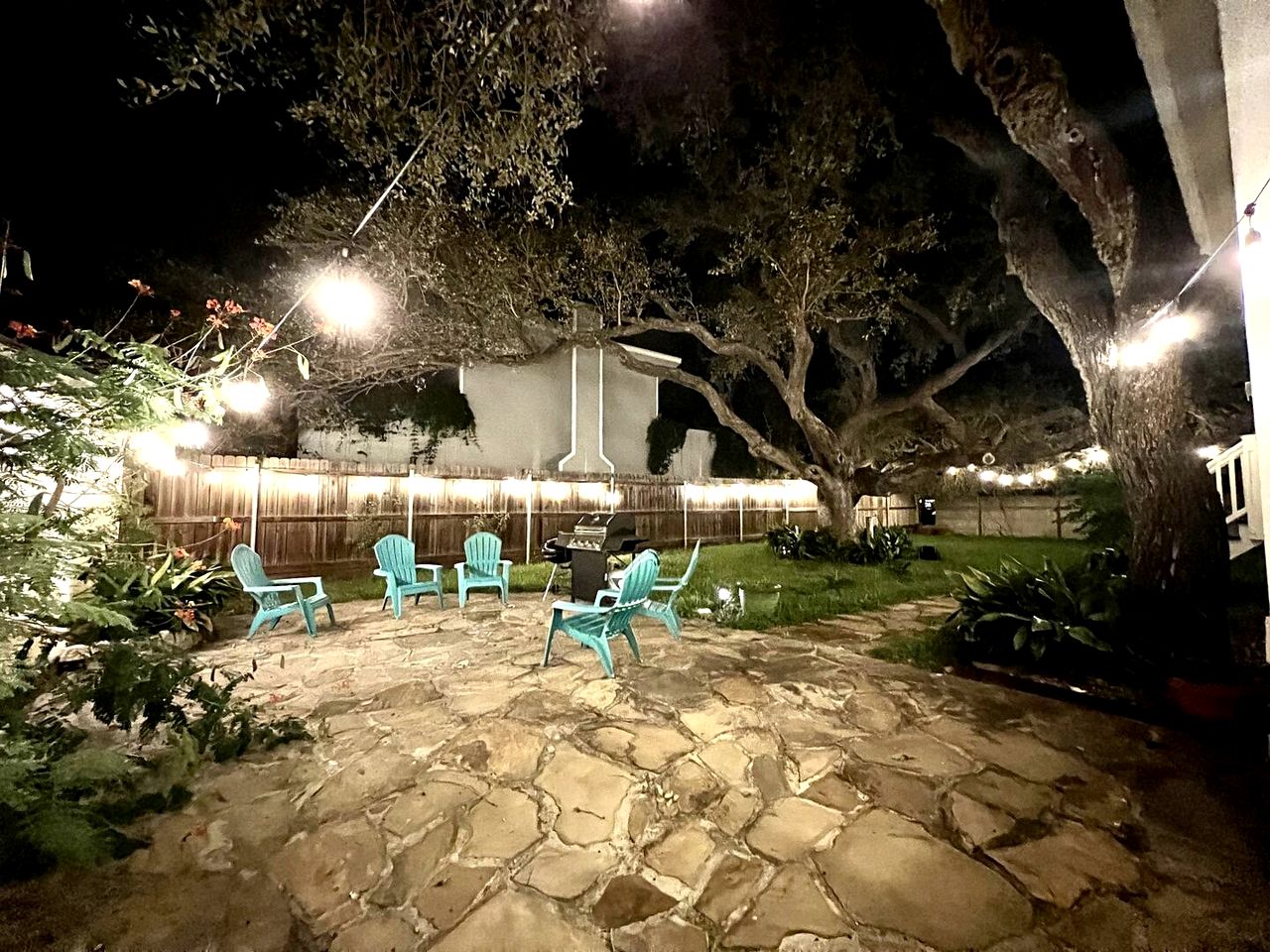 Charming Historic Beach House with Oak-Shaded Yard near Shore & Dining in Rockport, Texas