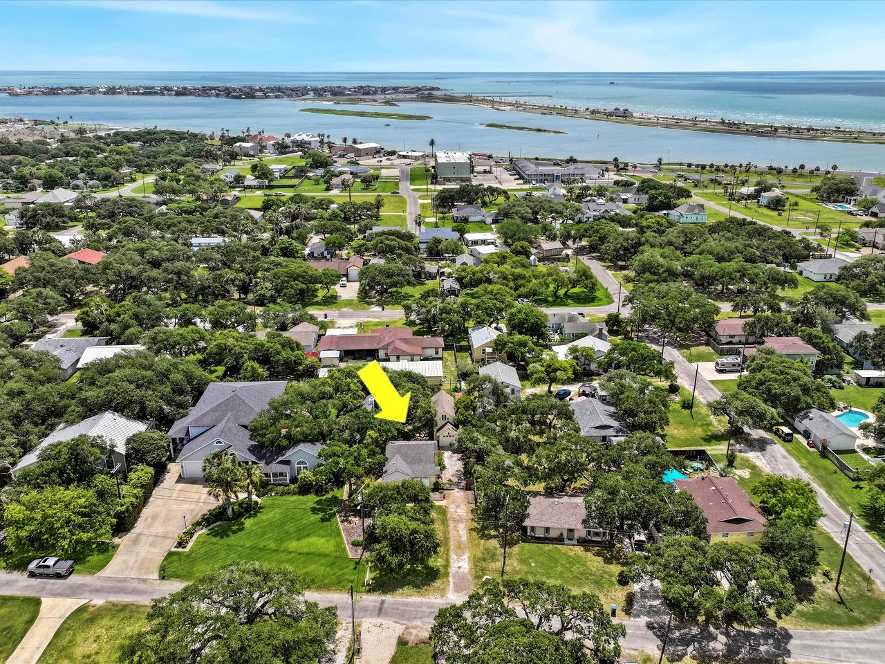 Charming Historic Beach House with Oak-Shaded Yard near Shore & Dining in Rockport, Texas