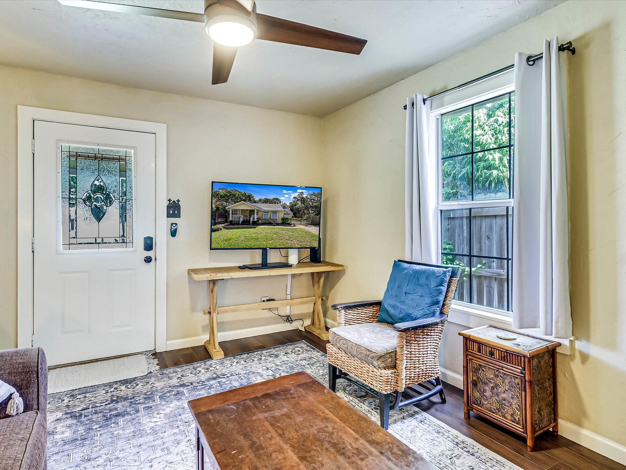 Charming Historic Beach House with Oak-Shaded Yard near Shore & Dining in Rockport, Texas