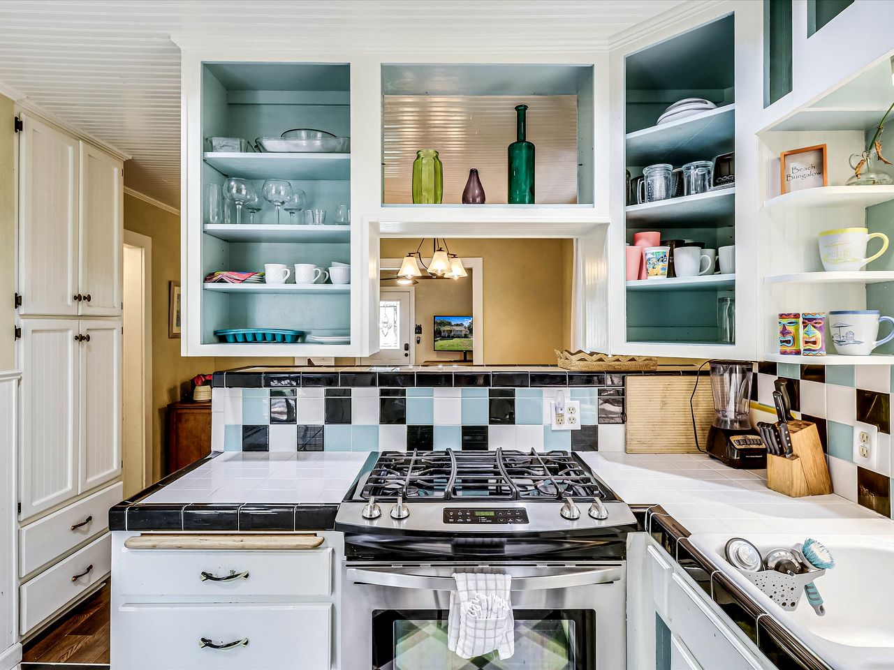 Charming Historic Beach House with Oak-Shaded Yard near Shore & Dining in Rockport, Texas