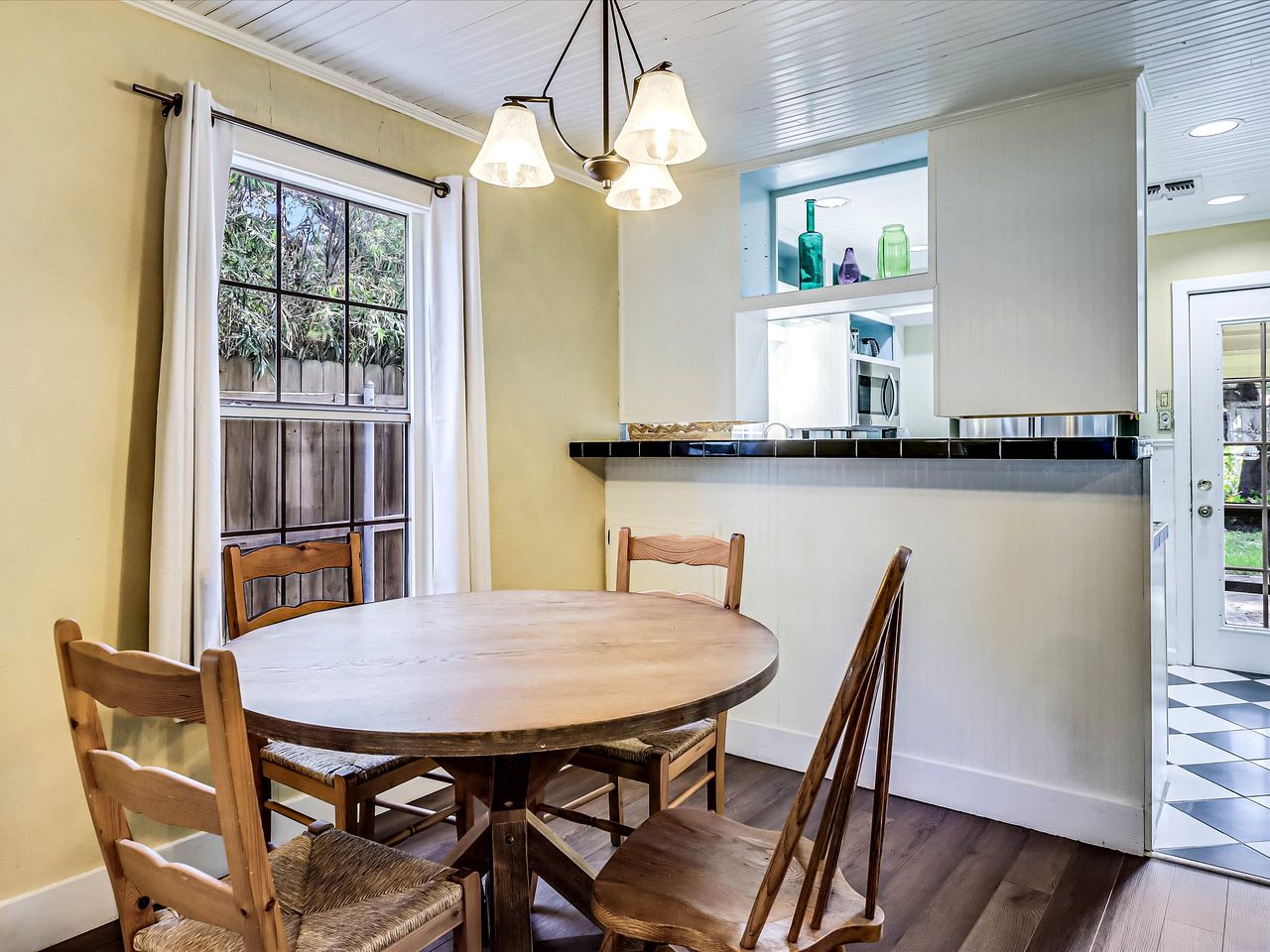 Charming Historic Beach House with Oak-Shaded Yard near Shore & Dining in Rockport, Texas