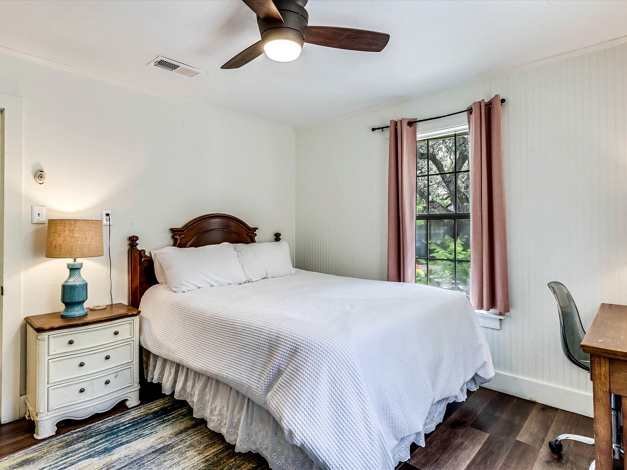 Charming Historic Beach House with Oak-Shaded Yard near Shore & Dining in Rockport, Texas