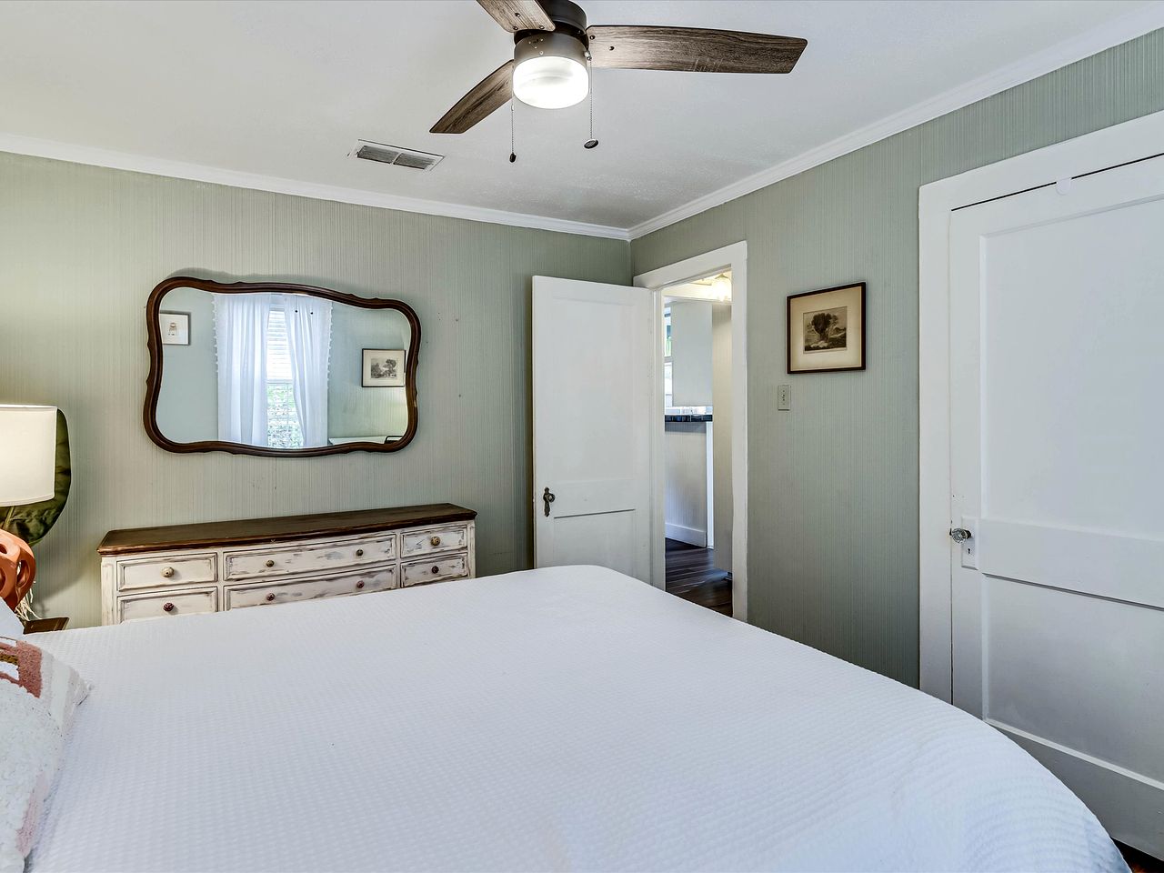 Charming Historic Beach House with Oak-Shaded Yard near Shore & Dining in Rockport, Texas