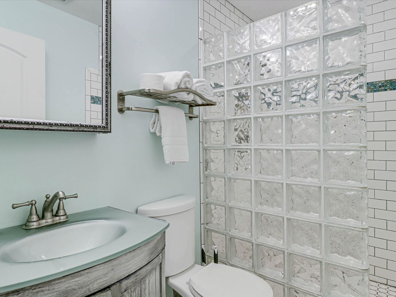 Charming Historic Beach House with Oak-Shaded Yard near Shore & Dining in Rockport, Texas